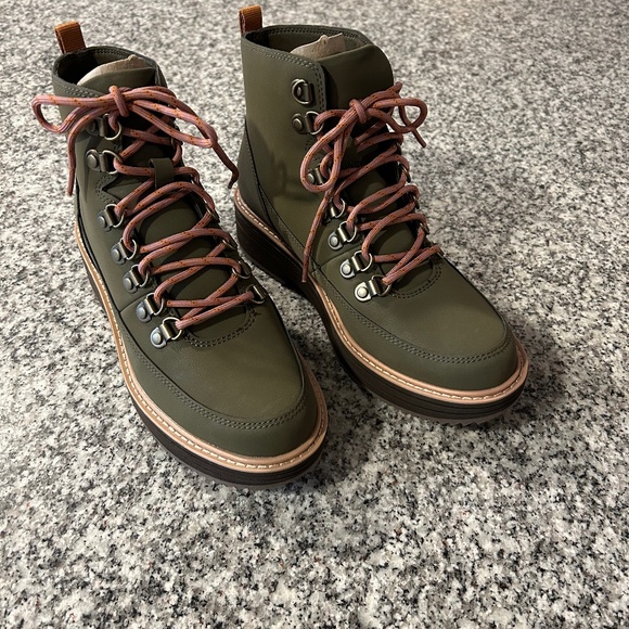 Teva Midform Boot; Women's.   Size 7 - Picture 1 of 14